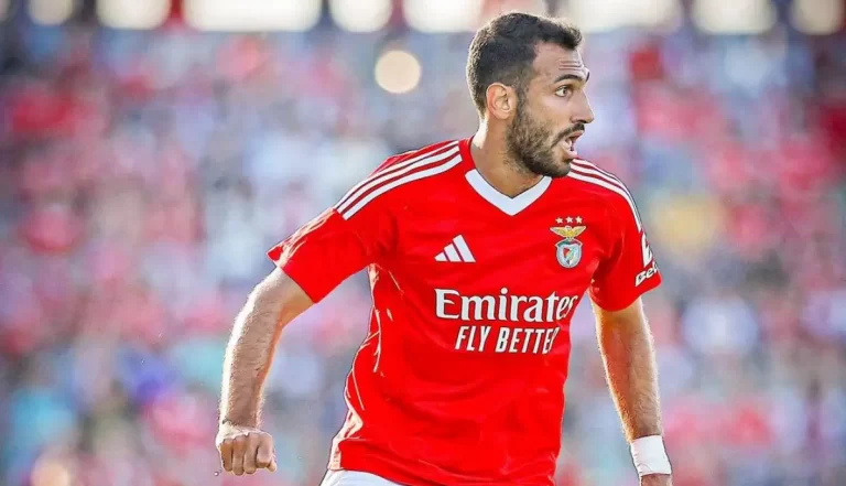 Pavlidis de saída: Benfica já está em reuniões para negociar o avançado