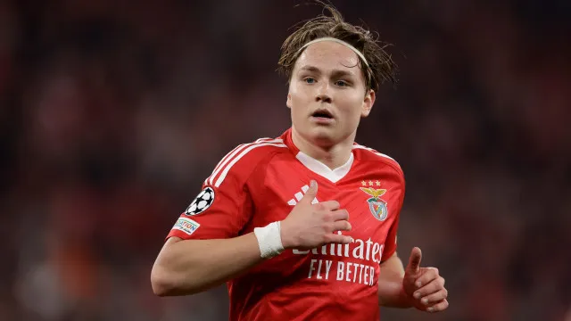 Dirigente do Benfica deixou duras criticas a Schjelderup “não lhe vi nada de extraordinário”
