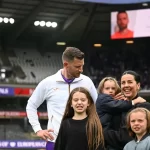 Ex-Benfica vai terminar a carreira e protagonizou um momento emocionante com a filha em campo (Video)