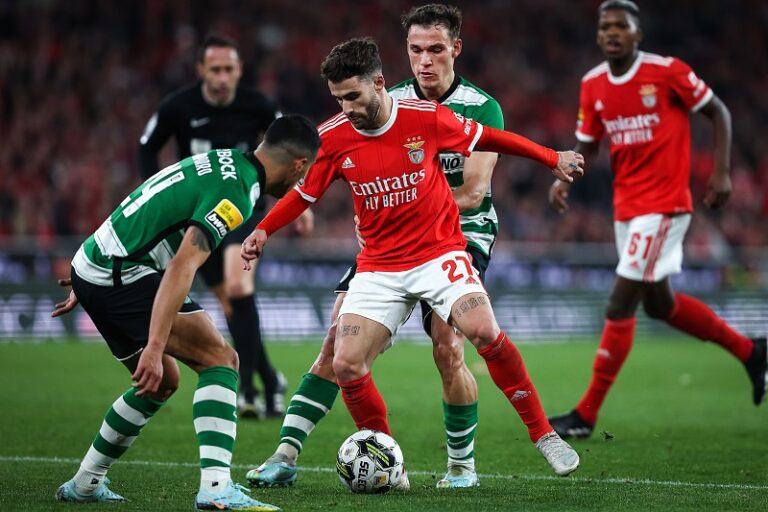 Álvaro Magalhães lança aviso antes do dérbi: "A Luz transforma-se num inferno que empurra o Benfica para o título