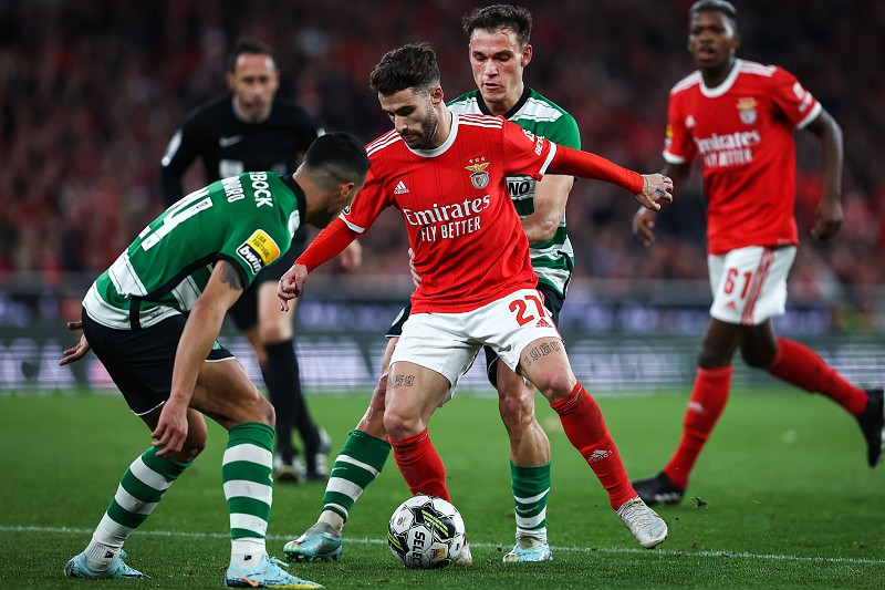 Álvaro Magalhães lança aviso antes do dérbi: "A Luz transforma-se num inferno que empurra o Benfica para o título