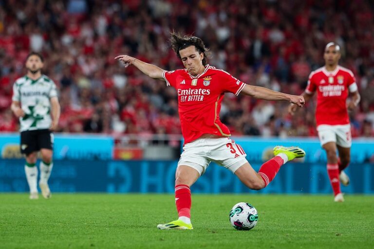 Novo treinador do Real Madrid faz pressão para contratar Álvaro Carreras ao Benfica