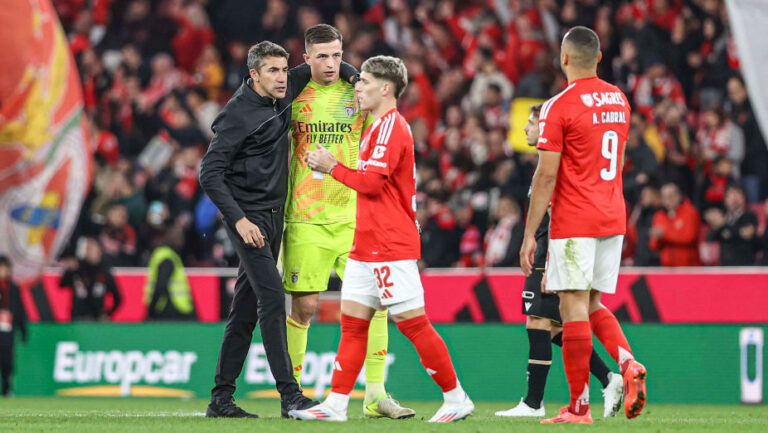 Anatolii Trubin eleito melhor guarda-redes de abril na I Liga